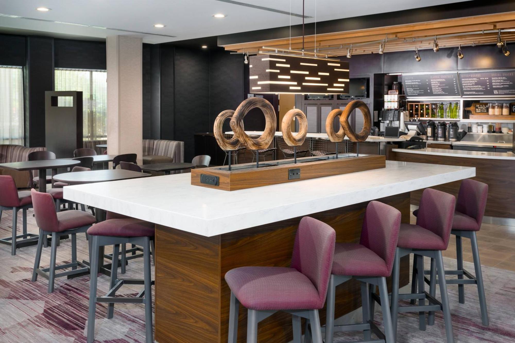 คอร์ตยาร์ด บัฟฟาโล แอร์พอร์ต Hotel ชีคโทวากา ภายนอก รูปภาพ