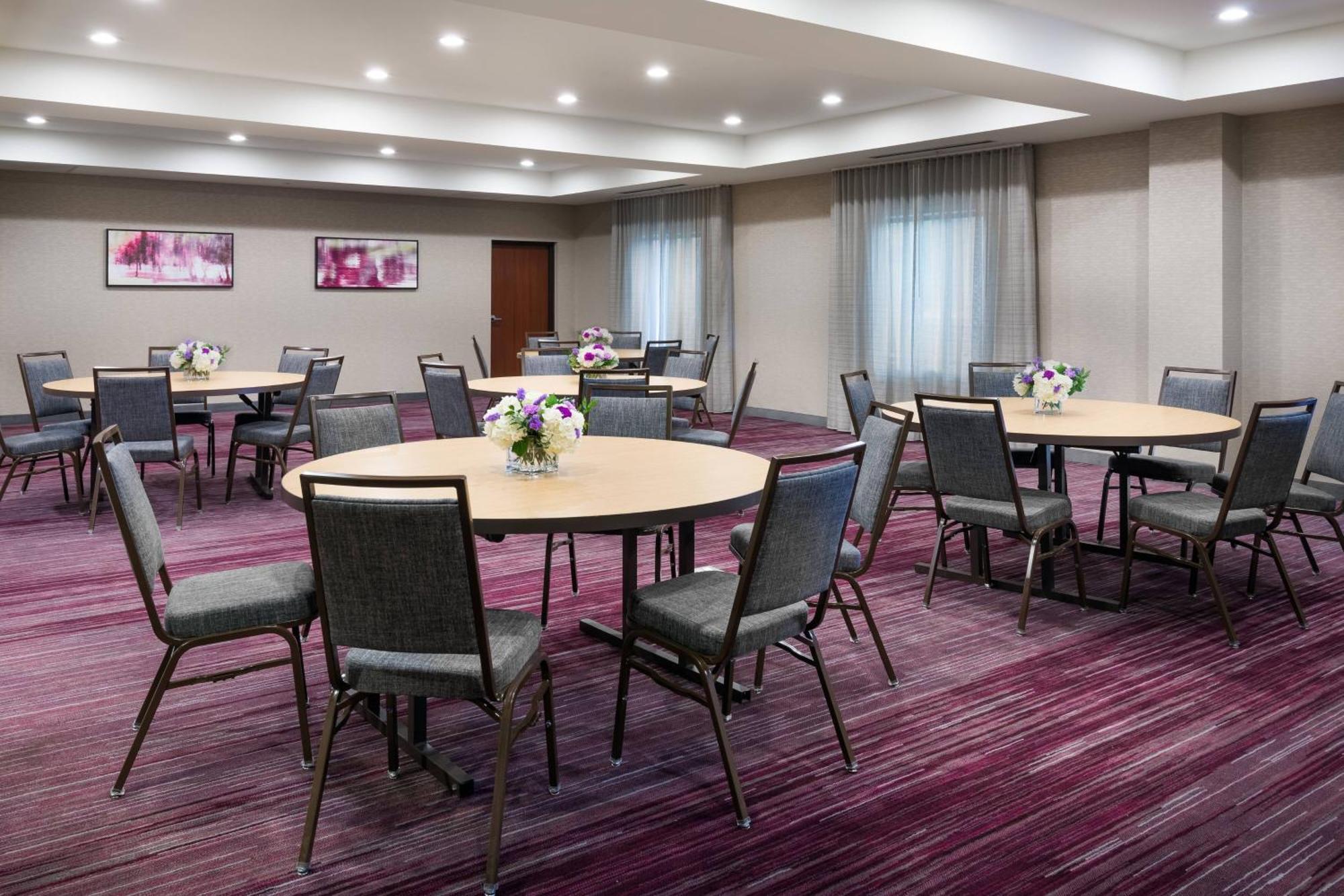 คอร์ตยาร์ด บัฟฟาโล แอร์พอร์ต Hotel ชีคโทวากา ภายนอก รูปภาพ
