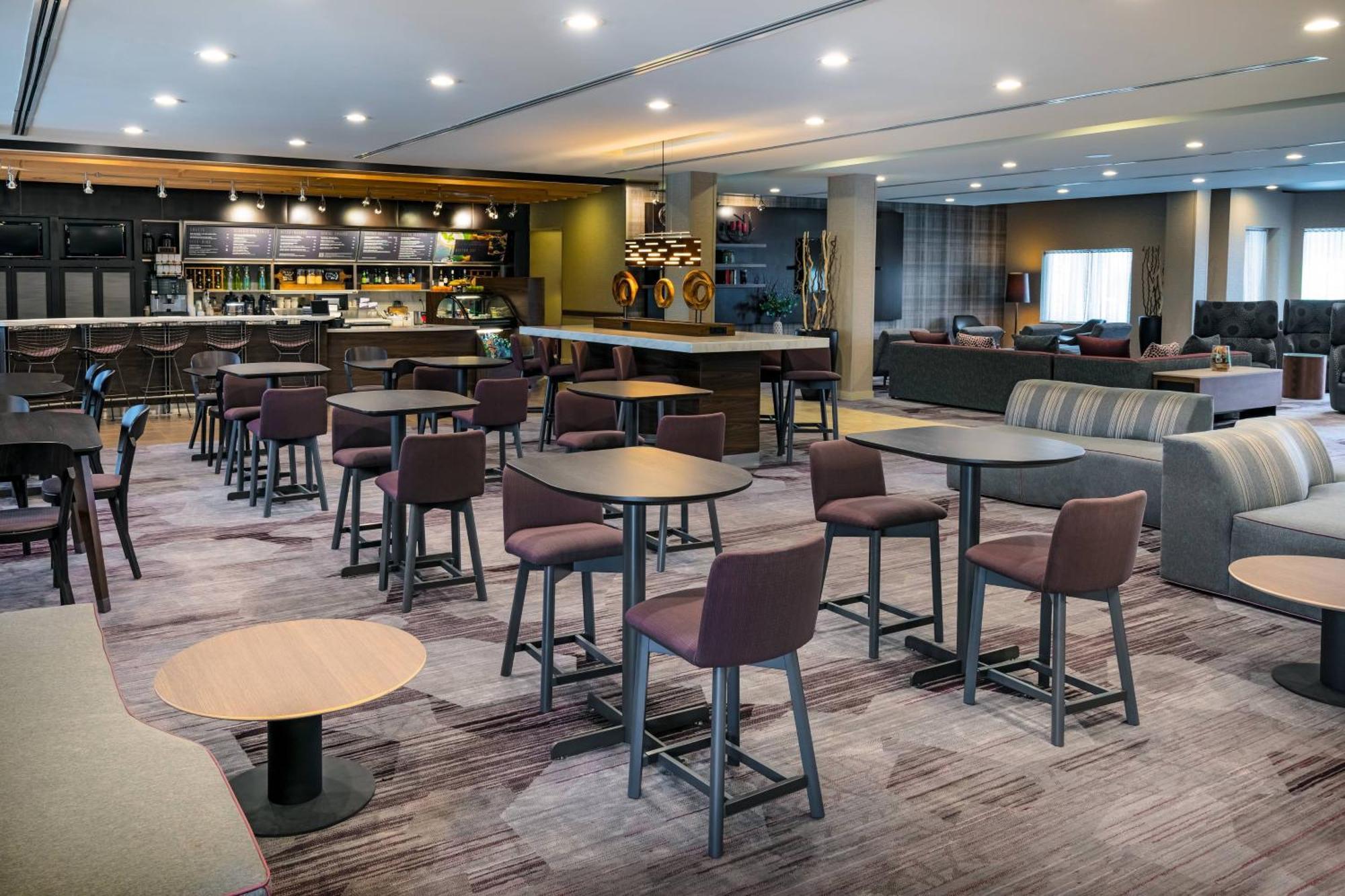 คอร์ตยาร์ด บัฟฟาโล แอร์พอร์ต Hotel ชีคโทวากา ภายนอก รูปภาพ