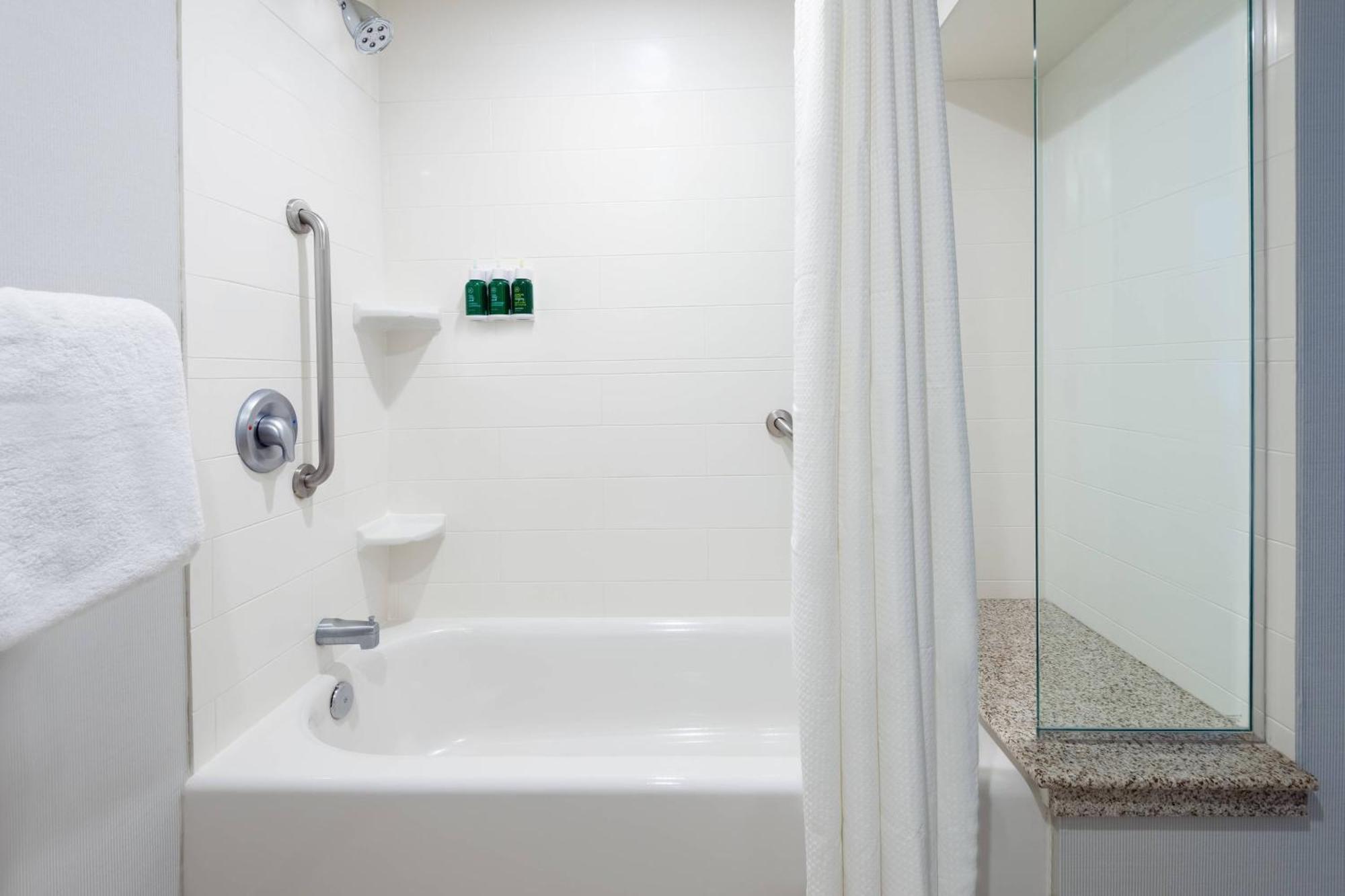 คอร์ตยาร์ด บัฟฟาโล แอร์พอร์ต Hotel ชีคโทวากา ภายนอก รูปภาพ