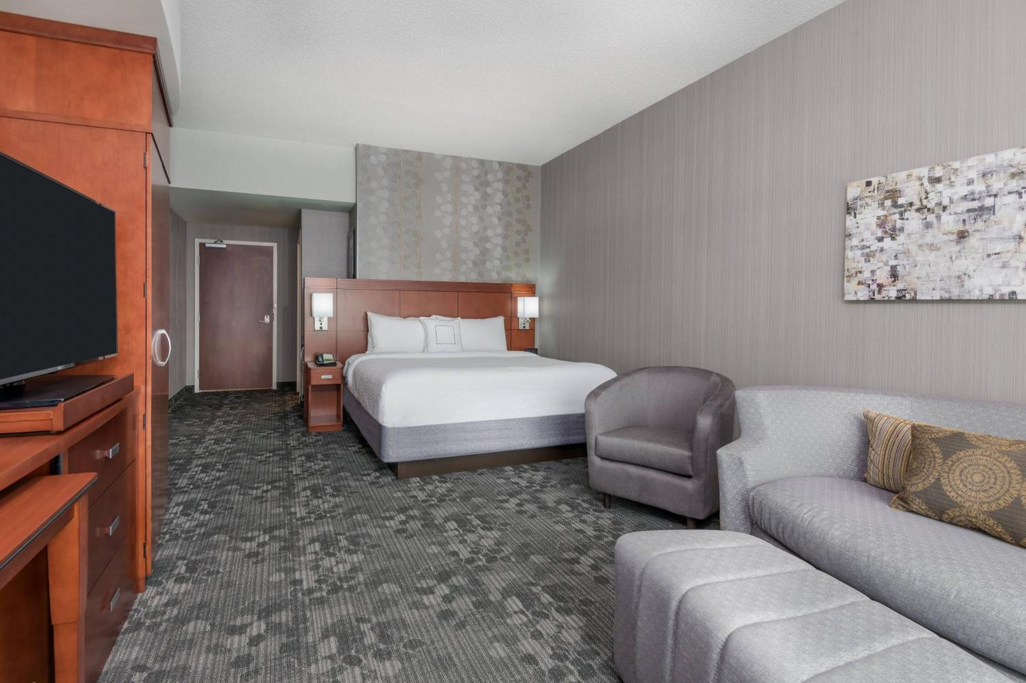 คอร์ตยาร์ด บัฟฟาโล แอร์พอร์ต Hotel ชีคโทวากา ภายนอก รูปภาพ