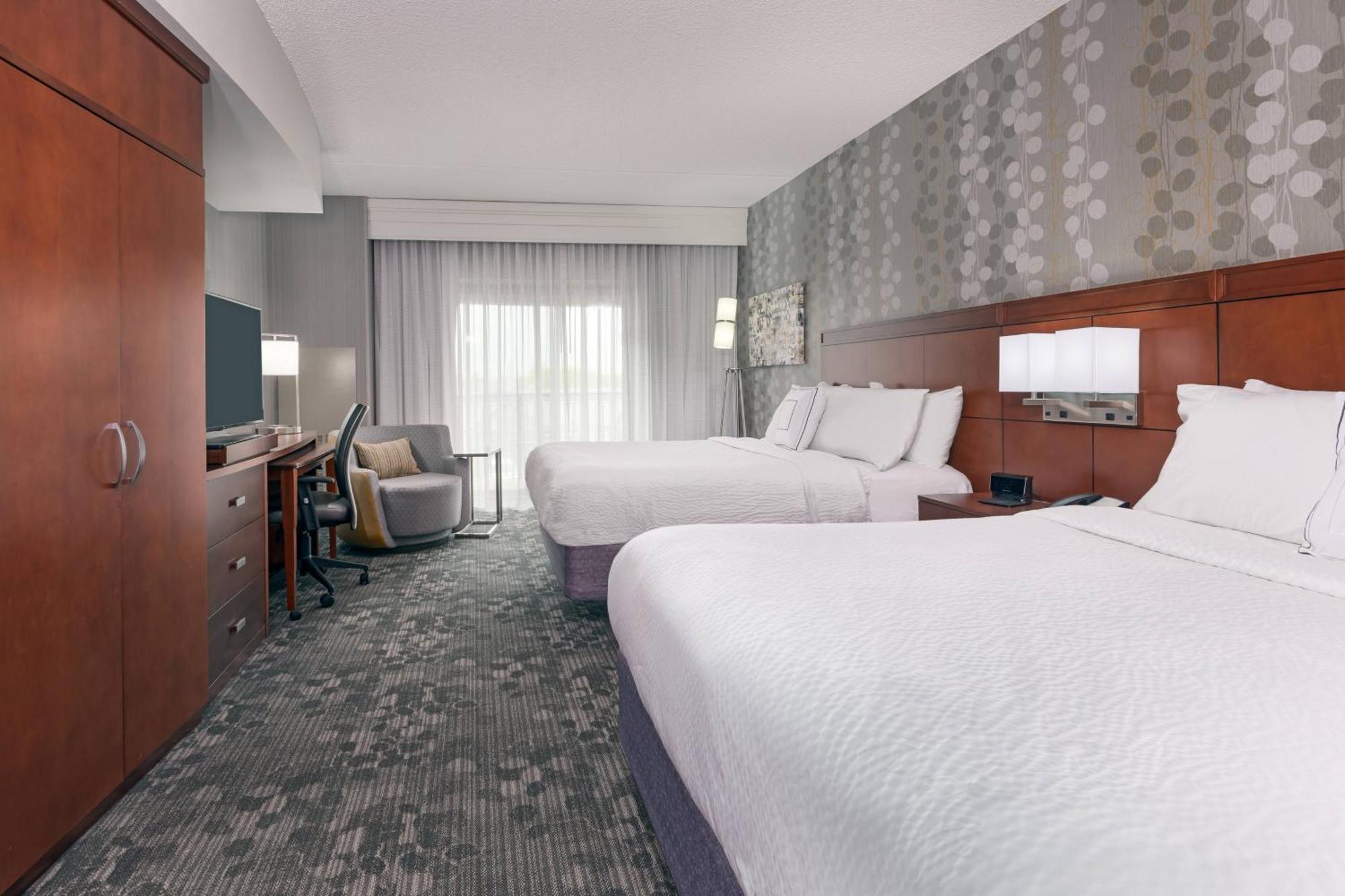 คอร์ตยาร์ด บัฟฟาโล แอร์พอร์ต Hotel ชีคโทวากา ภายนอก รูปภาพ