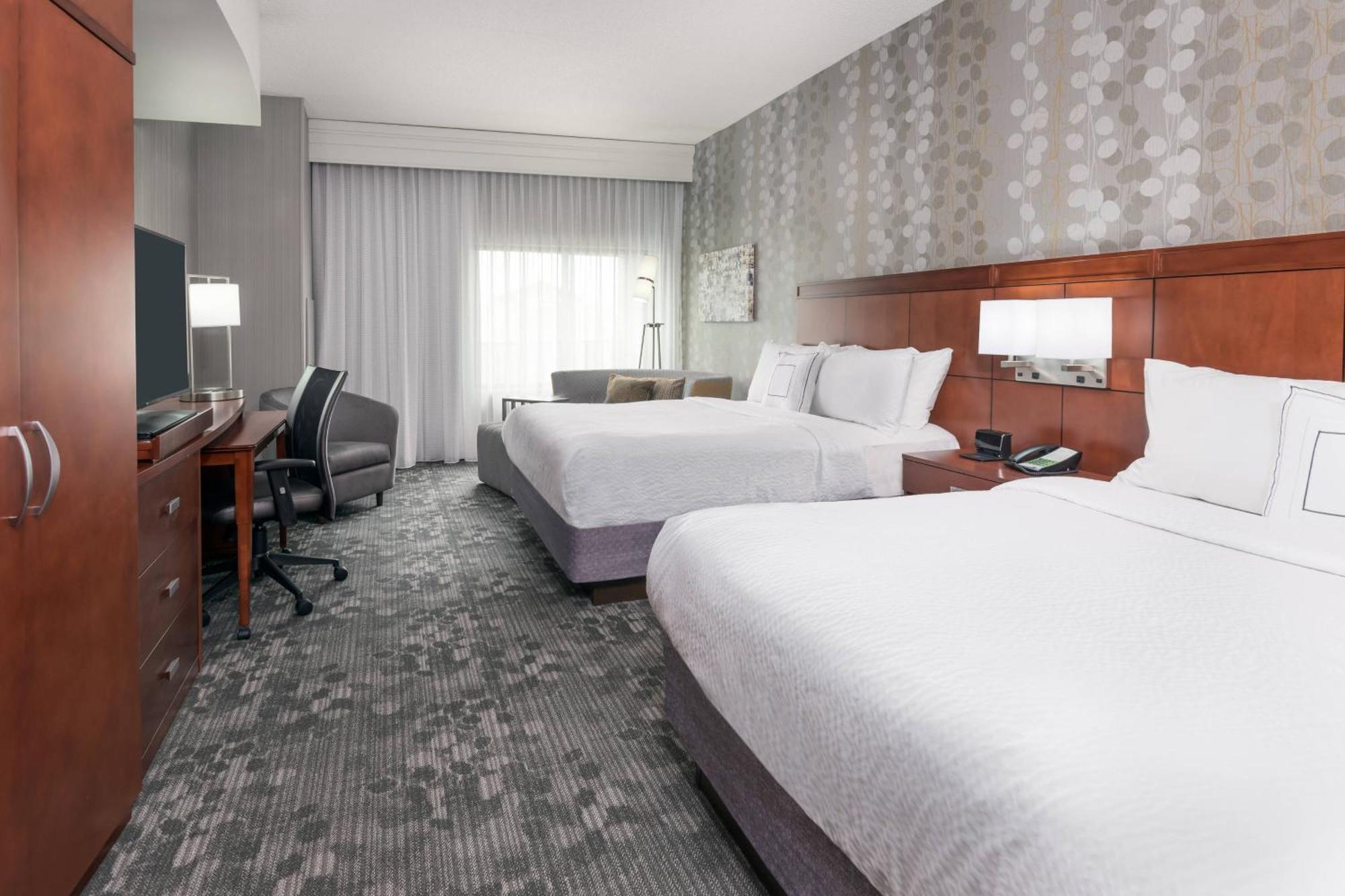 คอร์ตยาร์ด บัฟฟาโล แอร์พอร์ต Hotel ชีคโทวากา ภายนอก รูปภาพ