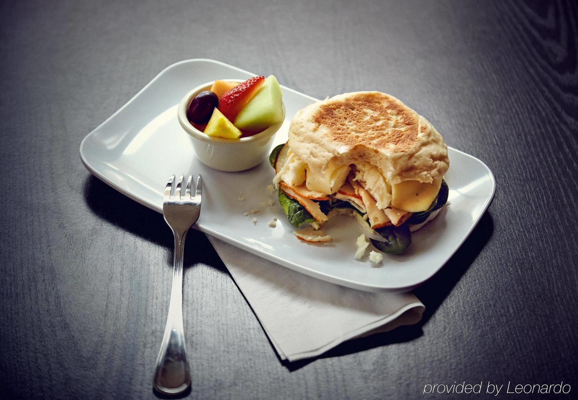 คอร์ตยาร์ด บัฟฟาโล แอร์พอร์ต Hotel ชีคโทวากา ภายนอก รูปภาพ