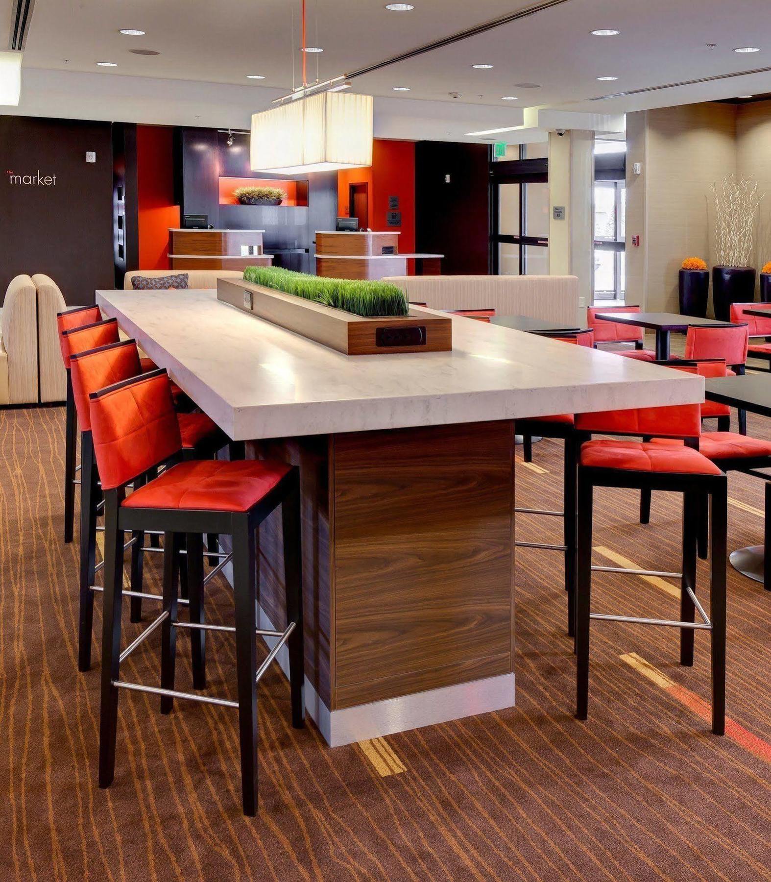 คอร์ตยาร์ด บัฟฟาโล แอร์พอร์ต Hotel ชีคโทวากา ภายนอก รูปภาพ