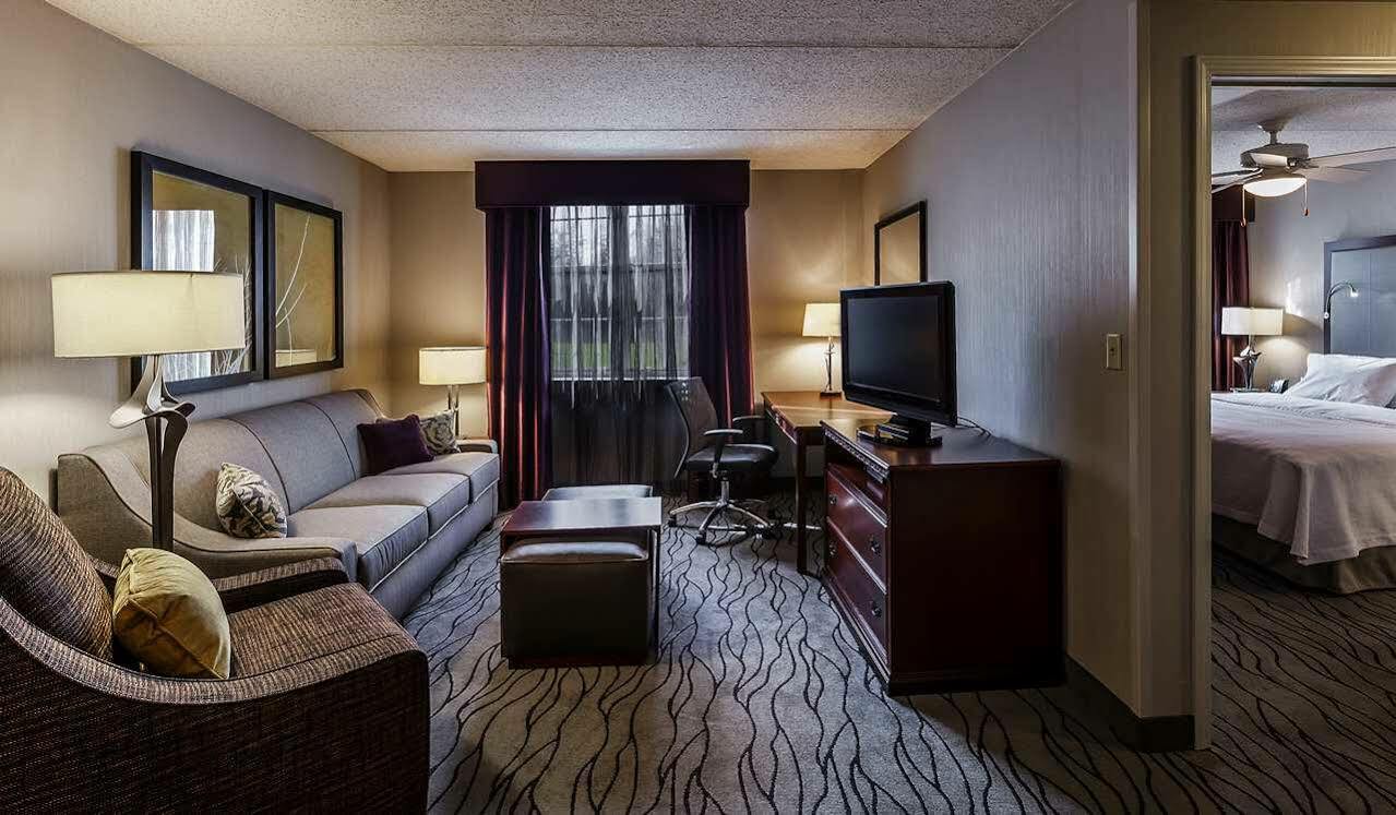 คอร์ตยาร์ด บัฟฟาโล แอร์พอร์ต Hotel ชีคโทวากา ภายนอก รูปภาพ